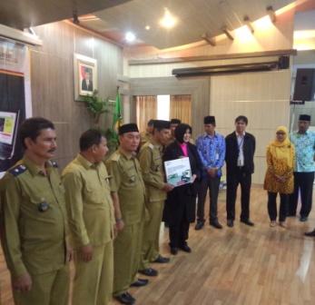 Pemko Banda Aceh, UNICEF dan Katahati Institute serahkan alat pendukung SIPBM online ke 9 Desa Pilot Project
